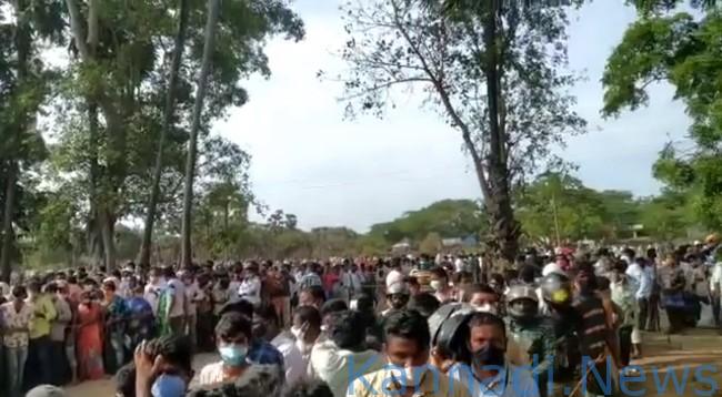 ಏನಿದೇನಿದು..ಆಂಧ್ರದಲ್ಲಿ ಕೋವಿಡ್‌ ‘ಗಿಡಮೂಲಿಕೆʼಔಷಧಿ ಪಡೆಯಲು ಸೇರಿದ 10000 ಜನರು..!  ಕಣ್ಣನಿ ಹನಿ ಆಮ್ಲಜನಕದ ಮಟ್ಟ ಕಾಪಾಡುತ್ತಂತೆ..!