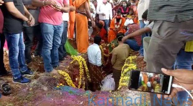 ಪಂಚನಹಳ್ಳಿಯಲ್ಲಿ ನಡೆದ ನಟ ಸಂಚಾರಿ ವಿಜಯ ಅಂತ್ಯಕ್ರಿಯೆ