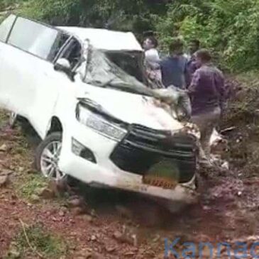 ಕಾರವಾರ: ಉಸ್ತುವಾರಿ ಸಚಿವರ ಸಭೆಗೆ ಬರುತ್ತಿದ್ದ ಅಧಿಕಾರಿಗಳ ಕಾರು ಪಲ್ಟಿ,  ಲೋಕೋಪಯೋಗಿ ಎಇಇ ಸಾವು