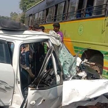 ಬಸ್ – ಕಾರ್ ಡಿಕ್ಕಿ: ಕಾರಿನಲ್ಲಿದ್ದ  ಮೂವರು ಮಹಿಳೆಯರು ಸಾವು