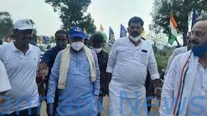 ಮೇಕೆದಾಟು  ಪಾದಯಾತ್ರೆಯಲ್ಲಿ ಆಯಾಸಗೊಂಡ ಸಿದ್ದರಾಮಯ್ಯ: ಕಾರನ್ನೇರಿ ವಾಪಸ್‌