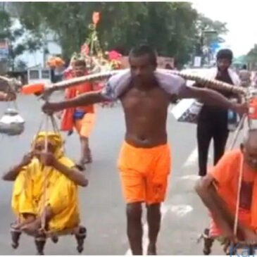ಕನ್ವರ್ ಯಾತ್ರೆಗೆ ತಂದೆ-ತಾಯಿಯನ್ನು ಹೆಗಲ ಮೇಲೆ ಹೊತ್ತು ಹೊರಟಿರುವ ಆಧುನಿಕ ಶ್ರವಣ ಕುಮಾರ | ವೀಕ್ಷಿಸಿ