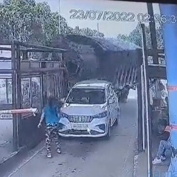 ಟೋಲ್ ಬೂತ್‌ಗೆ ನುಗ್ಗಿದ ಟ್ರಕ್‌… ಟೋಲ್‌ ಸಿಬ್ಬಂದಿಯನ್ನು ಕಾಪಾಡಿದ ಮಹಿಳೆ | ವೀಕ್ಷಿಸಿ