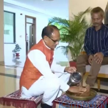 ಬುಡಕಟ್ಟು ವ್ಯಕ್ತಿ ಮೇಲೆ ಮೂತ್ರ ವಿಸರ್ಜನೆ ಘಟನೆ : ಬುಡಕಟ್ಟು ಕೂಲಿ ಕಾರ್ಮಿಕನ ಪಾದ ತೊಳೆದು ಕ್ಷಮೆ ಯಾಚಿಸಿದ ಸಿಎಂ ಶಿವರಾಜ ಚೌಹಾಣ