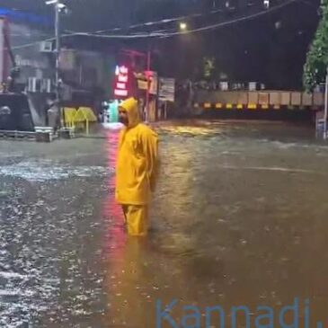 ಮುಂಬೈನಲ್ಲಿ 6 ತಾಸಿನಲ್ಲಿ 30 ಸೆಂ.ಮೀ.ಗೂ ಅಧಿಕ ಮಳೆ : ರೈಲು ಸೇವೆಗಳಿಗೆ ತೊಂದರೆ, ಶಾಲಾ- ಕಾಲೇಜುಗಳು ಬಂದ್‌, 65 ಜನರ ರಕ್ಷಣೆ