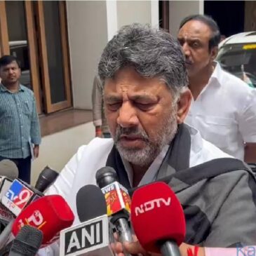 ವೀಡಿಯೊ..| ಬೆಂಗಳೂರು ಕಾಲ್ತುಳಿತ  ; ಮಾಧ್ಯಮಗಳ ಮುಂದೆ ಕಣ್ಣೀರಿಟ್ಟ ಡಿಕೆ ಶಿವಕುಮಾರ