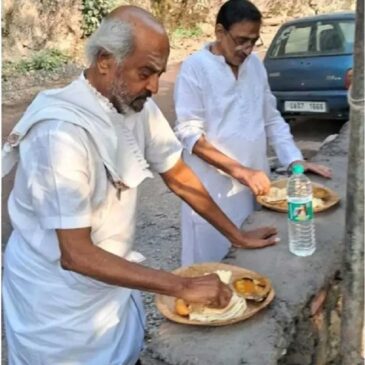 ಋಷಿಕೇಶ ಪ್ರವಾಸದ ವೇಳೆ ರಸ್ತೆಬದಿಯಲ್ಲಿ ತಿಂಡಿ ಸವಿದ ಸೂಪರ್‌ಸ್ಟಾರ್ ರಜನಿಕಾಂತ