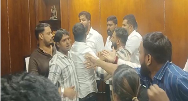 ಬೆಂಗಳೂರು : ಯುವ ಕಾಂಗ್ರೆಸ್ ಸಭೆಯಲ್ಲಿ ತಳ್ಳಾಟ, ನೂಕಾಟ, ಗದ್ದಲ…!