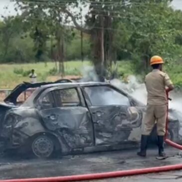 ಚಲಿಸುತ್ತಿದ್ದ ಕಾರಿನಲ್ಲೇ ಯುವತಿಗೆ ಚಾಕುವಿನಿಂದ ಇರಿದ ಯುವಕ ; ಕ್ಷಣದಲ್ಲೇ ಸ್ಫೋಟಗೊಂಡ ಕಾರಿನಲ್ಲಿ ಆತ ಸಜೀವ ದಹನ