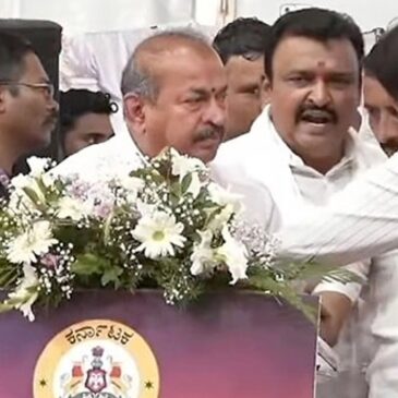 ವಿಡಿಯೋ | ತೀರ್ಥಹಳ್ಳಿ ಕಾರ್ಯಕ್ರಮದಲ್ಲಿ ವಂದೇ ಮಾತರಂನ ಎರಡೇ ಚರಣ ಹಾಡಿದ್ದಕ್ಕೆ ಸಿಎಂ ಎದುರೇ ಬಿಜೆಪಿ ಶಾಸಕ ಆಕ್ಷೇಪ