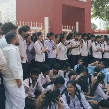 ದಸರಾ ಹಬ್ಬದ ವೇಳೆ ಪರೀಕ್ಷೆ ನಿಗದಿ: ಮಂಗಳೂರು ಕಾಲೇಜ್‌ ವಿದ್ಯಾರ್ಥಿಗಳ ಪ್ರತಿಭಟನೆ
