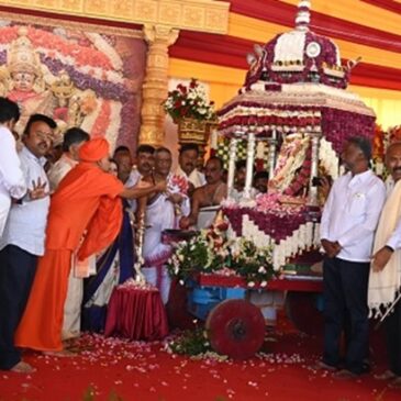 ವಿಶ್ವವಿಖ್ಯಾತ ಮೈಸೂರು ದಸರಾಕ್ಕೆ ಚಾಲನೆ ನೀಡಿದ ಗವಿಸಿದ್ದೇಶ್ವರ ಸ್ವಾಮೀಜಿ