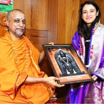 ಹೊನ್ನಾವರ : ಗೇರುಸೊಪ್ಪ ಶ್ರೀ ಕ್ಷೇತ್ರ ಬಂಗಾರಮಕ್ಕಿಗೆ ಭೇಟಿ ನೀಡಿದ ಮಹಿಳಾ ಕ್ರಿಕೆಟರ್‌ ಸ್ಮೃತಿ ಮಂಧಾನ