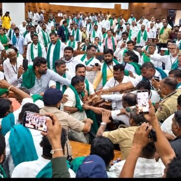 ಬೆಳಗಾವಿ|  ಕಬ್ಬು ದರ ನಿಗದಿ ; ಸಿಎಂ ಸಭೆಗೂ ಮುನ್ನ ಕೈಕೈ ಮಿಲಾಯಿಸಿದ ಇಬ್ಬರು ರೈತ ನಾಯಕರ ಬೆಂಬಲಿಗರು